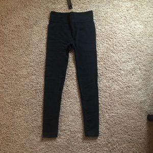 Black fleece lined fashion leggings.